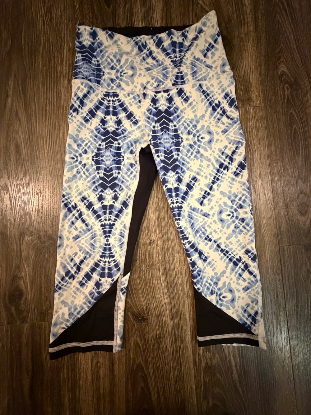 Victoria's Secret Blue and White Tie-Dye Capri Leggings